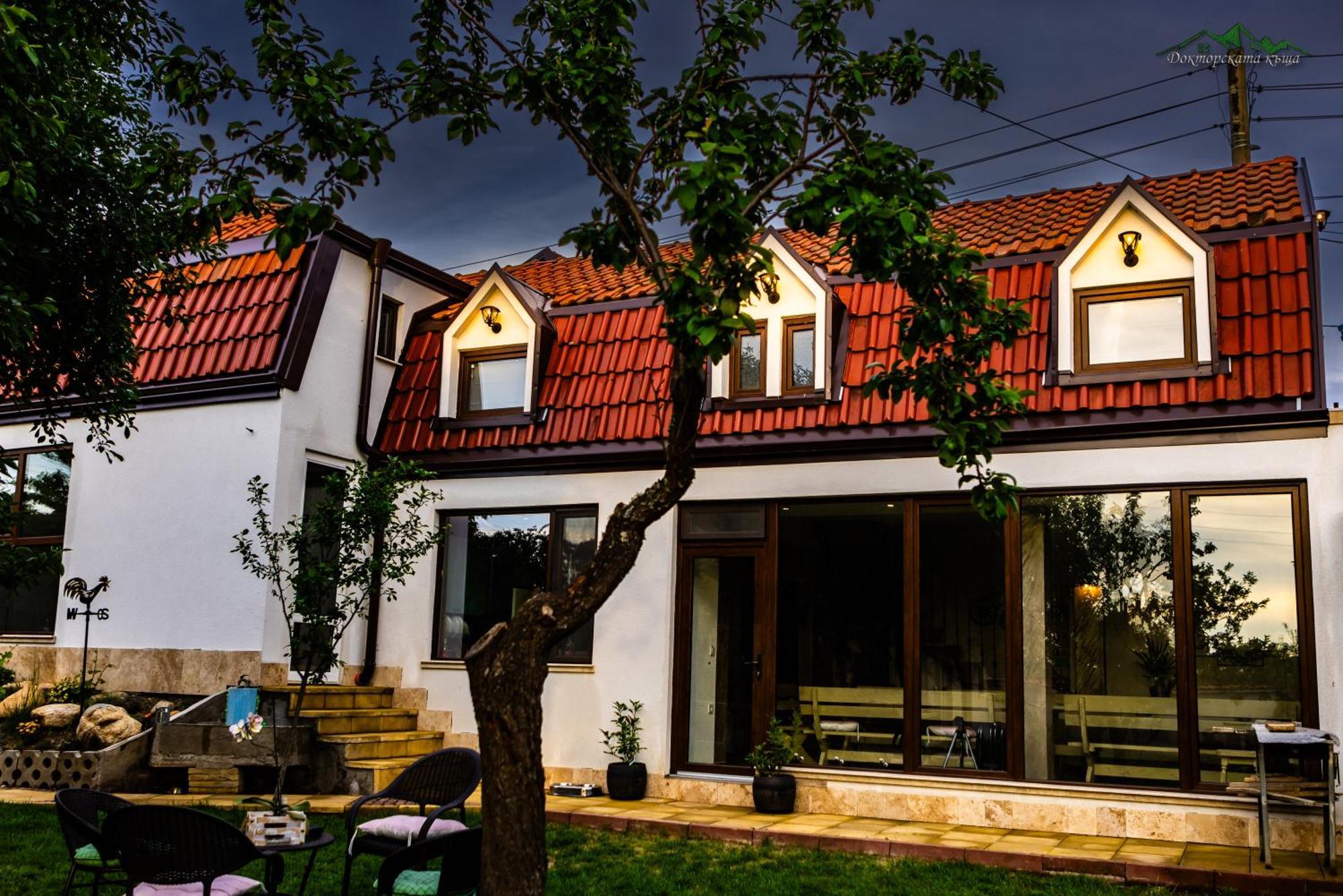 Villa Докторската Къща Saparewa Banja Exterior foto