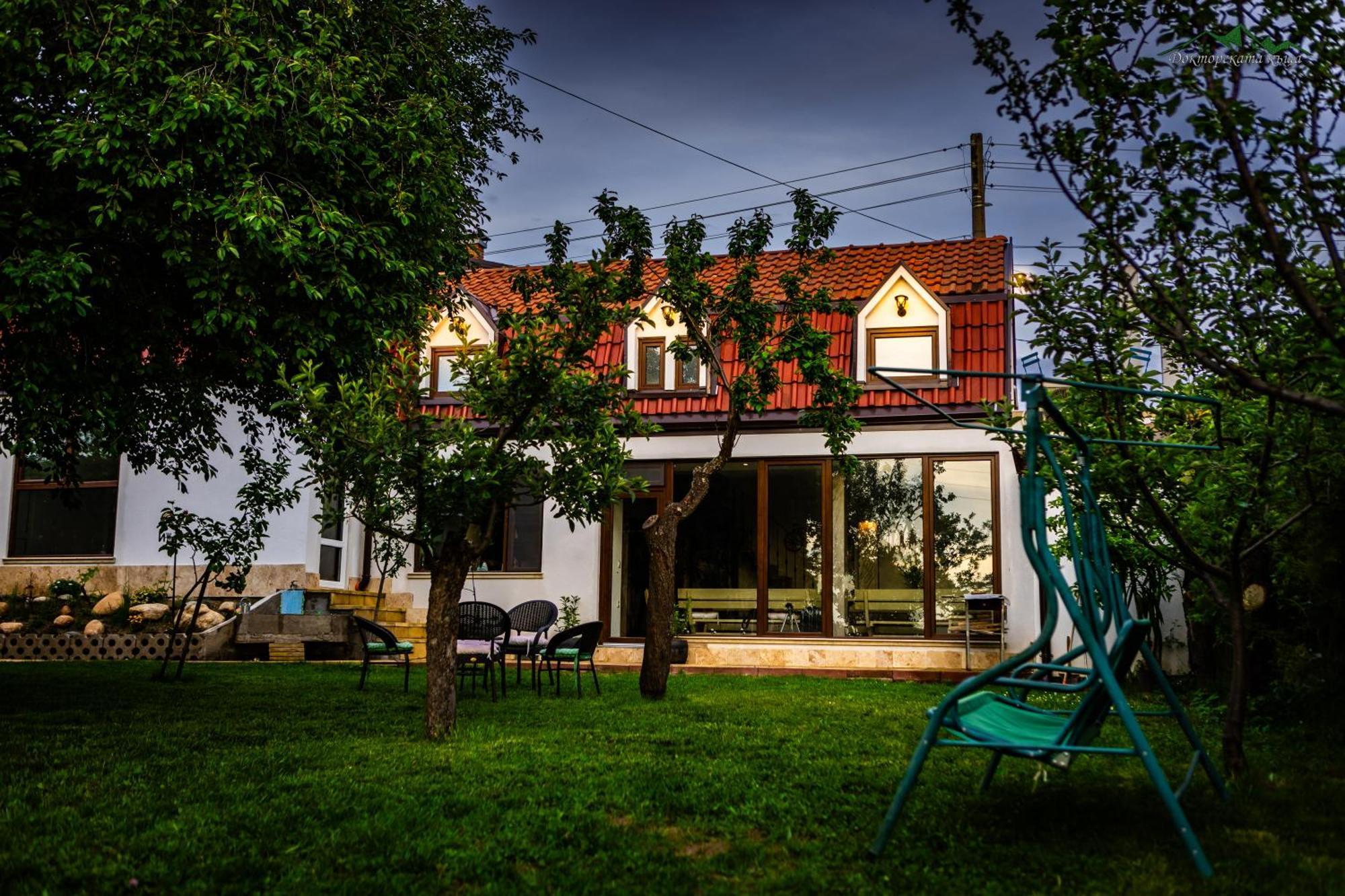 Villa Докторската Къща Saparewa Banja Exterior foto