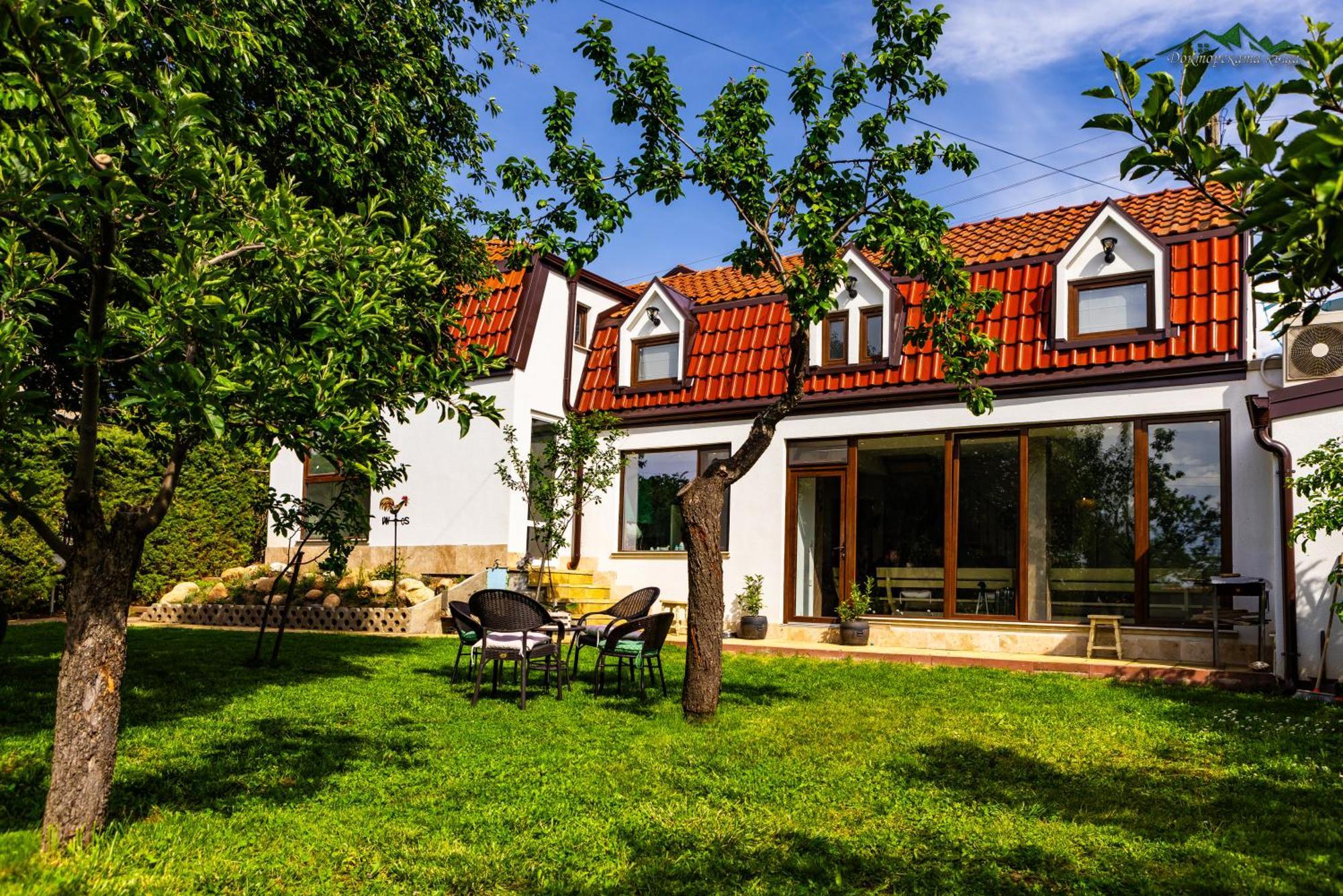 Villa Докторската Къща Saparewa Banja Exterior foto